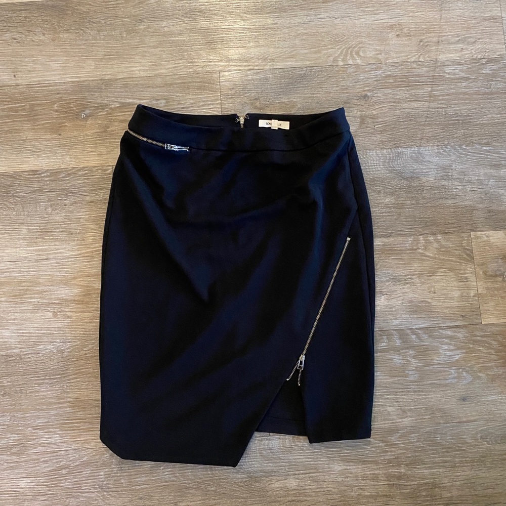 Zip pencil skirt. Asymmetrical